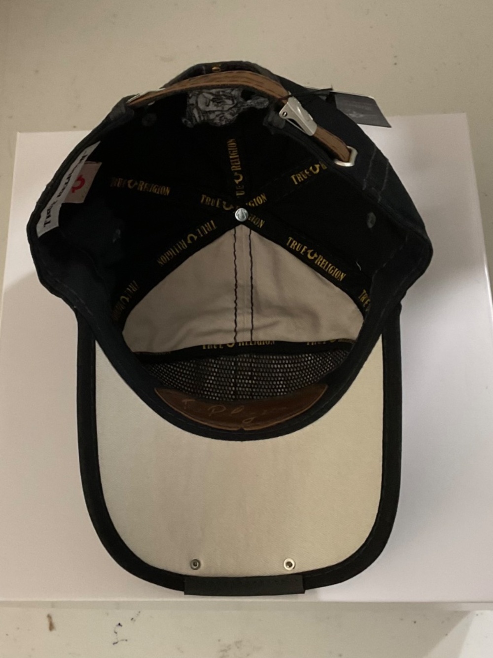 True religion Cap. - Picture 5 of 7